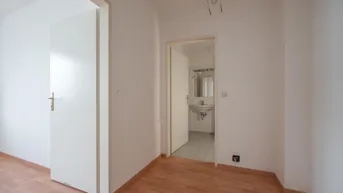Expose ++MG7++ 2.5-Room Modern Apartment with Great Potential