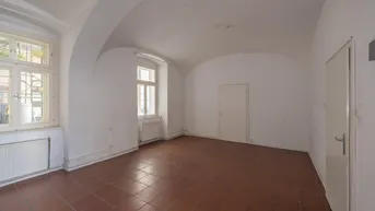 Expose ++BFG4++ Sanierungsbedürftige 4-Zimmer Wohnung, perfekte Lage, toller Altbau!