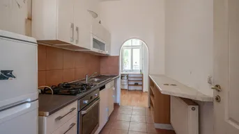 Expose ++Airbnb++ Renovation Opportunity: 2-Room Apartment in Prime Location