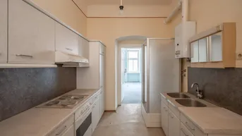 Expose ++Q18++ Renovation-required 1-room old building flat with great conversion potential