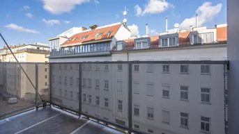 Expose ++NEU++ Sanierungsbedürftige 2-Zimmer ALTBAUWOHNUNG mit Balkon!!
