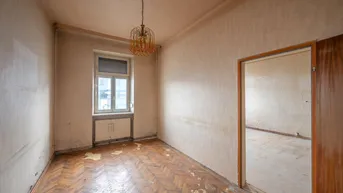 Expose ++KLNB121++ Renovation Opportunity: Well-Located 1-Room Apartment with Airbnb Potential