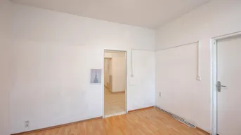 Expose ++NEU++ Sanierungsbedürftige 1,5-Zimmer Altbauwohnung, tolles Potenzial!