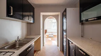 Expose ++Q18++ Renovation-needed 3-room old building flat, lots of potential