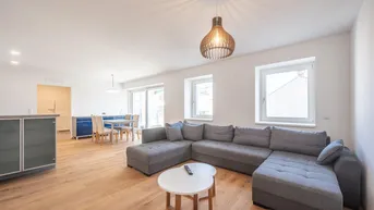 Expose ++ SB1 ++ Außergewöhnlicher 3-Zimmer DG-Erstbezug mit Balkon! KEINE Schrägen