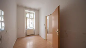 Expose ++Airbnb++ Renovation Opportunity: Well-Located 2-Room Apartment with Potential