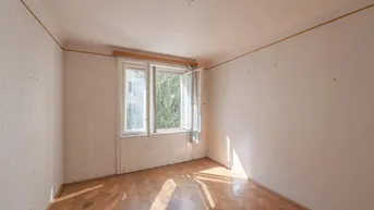 Expose ++NEU++ Sanierungsbedürftige 4-Zimmer Altbau-Wohnung in tolle Lage viel Potenzial!