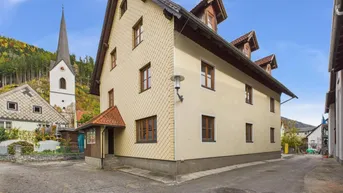 Expose KALWANG: BESTÄNDIGE WERTE in unbeständigen Zeiten - WOHNHAUS mit 4 Wohnungen