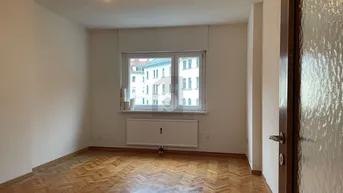 Expose ZENTRAL GELEGEN MIT LOGGIA 