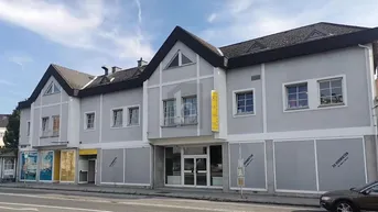Expose GERÄUMIG MIT GROSSEN SCHAUFENSTERN IN ZENTRALER LAGE
