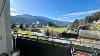 Expose SANIERT IN ZENTRALER LAGE MIT BALKON!