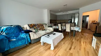 Expose MODERNER WOHNHIT MIT BALKON
