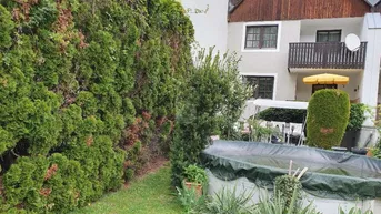 Expose TOP LAGE MIT GARTEN UND POOL