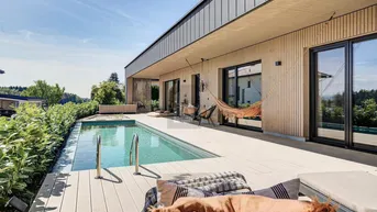 Expose DESIGNBUNGALOW MIT SONNIGEM POOL UND HOCHWERTIGSTER AUSSTATTUNG