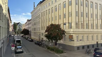 Expose Helle Familienwohnung mit feiner Farbwelt und Fitnessraum im Haus