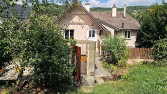 Expose Ideal für Familien - Vermietung Dachgeschoss (Zweifamilienhaus) mit Garten und Weitblick