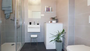 Expose Hochwertige Kleinwohnung - Neubau-Erstbezug in Ruhelage mit U Bahn Anbindung! Terrasse und Garten!