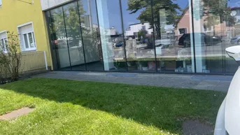 Expose FÜR Baufirmen bzw. Bauträger ! Bestand aus 2009 mit 3-5 separaten Einheiten zu je 90m2 (zusätzliche Aufstockung möglich bzw. sofortige Teilung &amp; Abverkauf). 2ter Neubau im hinteren Teil mit ca. 400-600m2 Wnf. möglich.