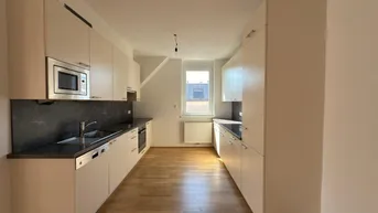 Expose Exklusive 5-Zimmer-Dachgeschosswohnung mit großzügigem Grundriss und sonnigem Balkon!
