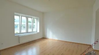 Expose Anlageobjekt vermietet - 2 Wohneinheiten mit großem Carport und Garage