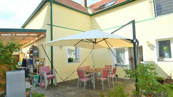 Expose Geräumiges Einfamilienhaus mit schönem Innenhof - Ruhelage