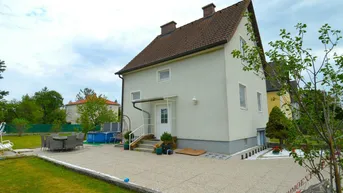 Expose Einfamilienhaus - 5 Zimmer - Garage - 838 m² Grundstück - 2 Bauparzellen