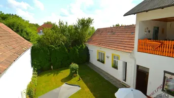 Expose Zweifamilienhaus mit 2 separaten Eingängen - uneinsehbarer Garten - Ruhelage + Nebengebäude für Büro/Werkstatt