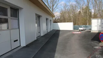 Expose Gut gelegene 2 Parkplätze mit 1 x wöchentlicher Hallenbenützung beim Flughafen Wien