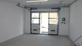 Expose Gut gelegene 3 Parkplätze mit 1 x wöchentlicher Hallenbenützung beim Flughafen Wien