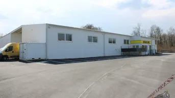 Expose Gut gelegene 3 Parkplätze mit 1 x wöchentlicher Hallenbenützung beim Flughafen Wien