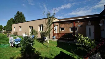 Expose Renoviertes Wohnhaus- und moderner Neubau (Fertigstellungsarbeiten erforderlich) für zwei Familien