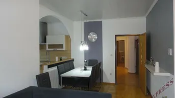 Expose Zweifamilienhaus mit 2 getrennt begehbaren Wohnbereichen (8Zimmer) wartet auf Sie! Sofort beziehbar!