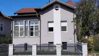 Expose Tolles Mehrfamilienhaus bietet vielfache Nutzungsmöglichkeit auf 3 Etagen – zentrale Lage!