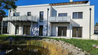 Expose Moderne 3-Zimmerwohnung mit Gartenanteil (ca. 86m²) und Zugang zu Schwimmteich wartet auf Sie!
