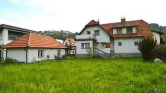 Expose Ein-/ Zweifamilienhaus mit Nebengebäude auf 880 m²