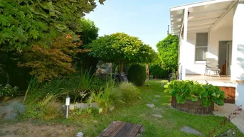 Expose Saniertes Einfamilienhaus mit Garage und uneinsehbarem Garten + 1.223 m² Obstgarten