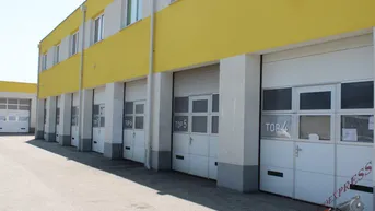 Expose Sehr gut gelegene Garagenbox / Lager für Hebebühne geeignet und mit großem Einfahrtstor 3 m x 3 m Nähe Flughafen und ca. 12 Autominuten von Wien entfernt