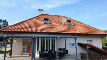 Expose Tolles Einfamilienhaus mit großem Pool (8x4m), ausbaubarem Dachgeschoß und Doppelgarage wartet auf Sie!