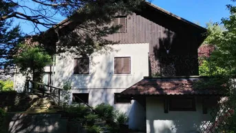 Expose Idyllisches Wohnhaus auf riesengroßem Grundstück (1850m²) vermittelt Urlaubsfeeling –Waldrandlage!