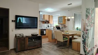 Expose Sonnige 3 Zimmer-Wohnung mit 5m²-Balkon und KFZ-Stellplatz wartet auf nette Familie!