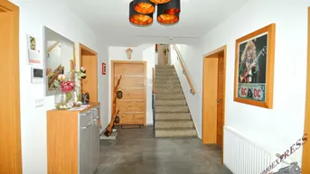 Expose Saniertes Einfamilienhaus mit hochwertiger Ausstattung und großem Garten + 90 m² Gartenhaus