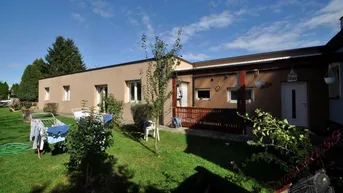 Expose Renoviertes Wohnhaus- und moderner Neubau (noch nicht fertiggestellt) für zwei Familien