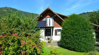 Expose Ein-/ Zweifamilienhaus mit viel Potential - 3 Garagen - 1.368 m² - getrennte Eingänge
