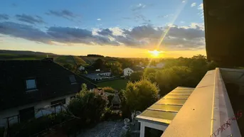 Expose Sonnenuntergang mit Aussicht genießen! Einfamilienhaus auf Eigengrund mit Gartenparadies!