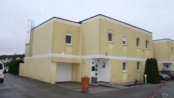 Expose Modernes Eckeihenhaus mit Keller und mit Garten, Pool &amp; Garage in Toplage von Münchendorf