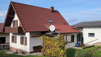Expose Einfamilienhaus mit großem Grundstück (2 Parzellen) wartet auf nette Familie! nur ca. 45min nach Wien!