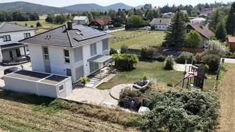 Expose Dreistetten - modernes Traumhaus mit 6 Zimmern und Top-Ausstattung - nur € 649.000,00!