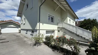 Expose Tolles, gepflegtes Mehrfamilienhaus in Saubersdorf – 6 Zimmer, Balkon &amp; Garagen für € 450.000,00!