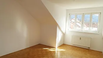Expose Schöne Dachgeschoß Wohnung