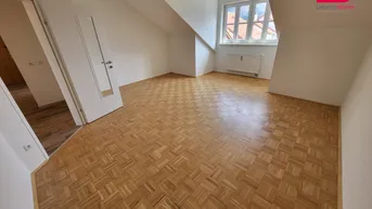 Expose Schöne 2-Zimmer-Wohnung im Dachgeschoss *sofort verfügbar*